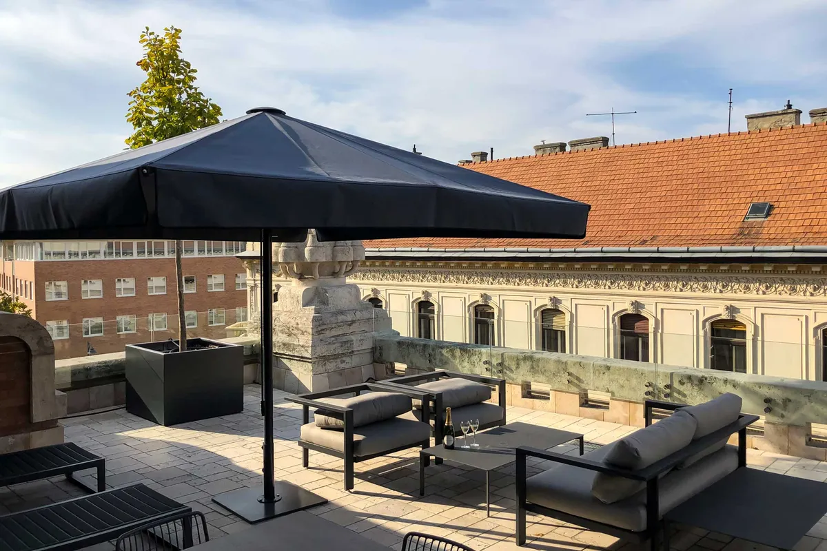 Kozmo Hotel Suites & Spa