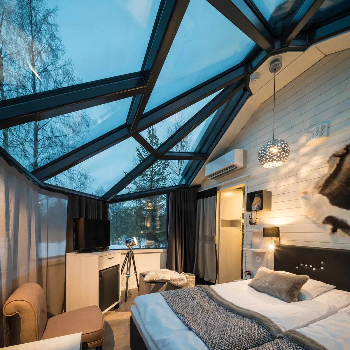 Santa's Hotel Aurora Glass Igloos