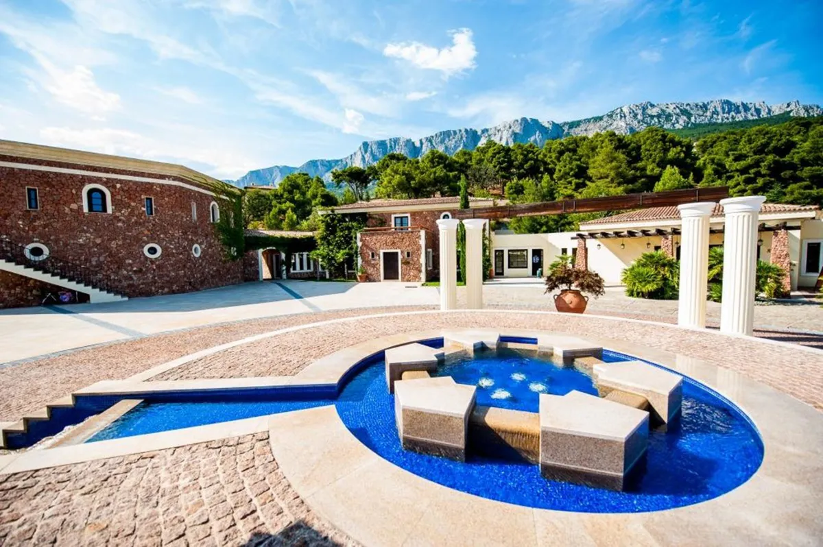 Крымский Бриз Hotel & Villas (п.г.т. Парковое)